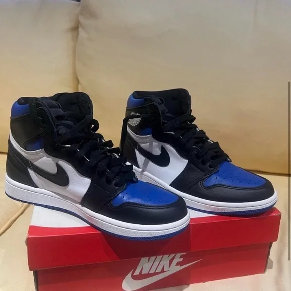 Jordan retro 1 royal toe